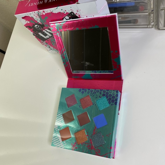 Eyeshadows - Picture 4 of 4